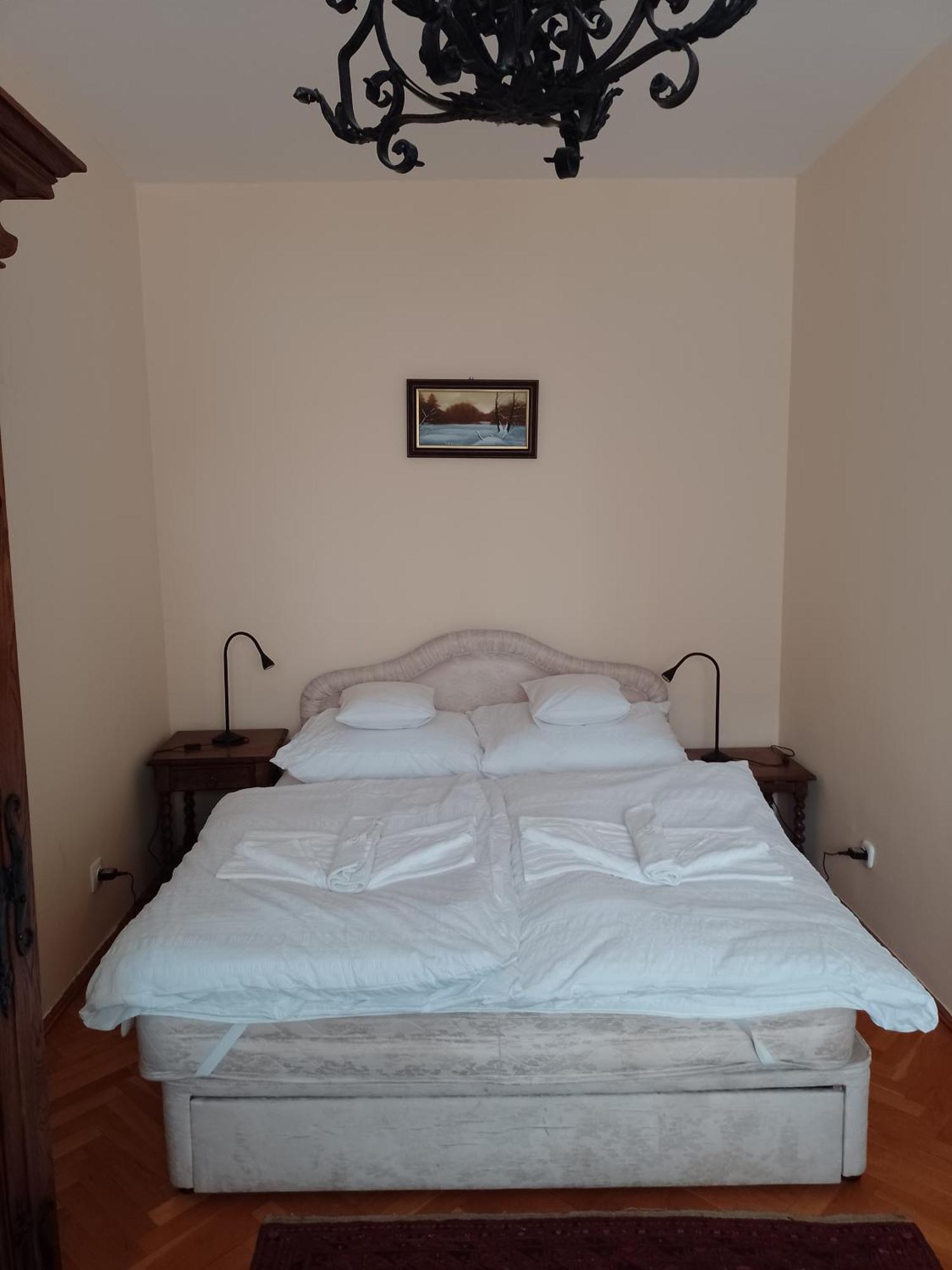 Belvarosi Classic Apartman 85 Square Meters Szombathely Exterior photo