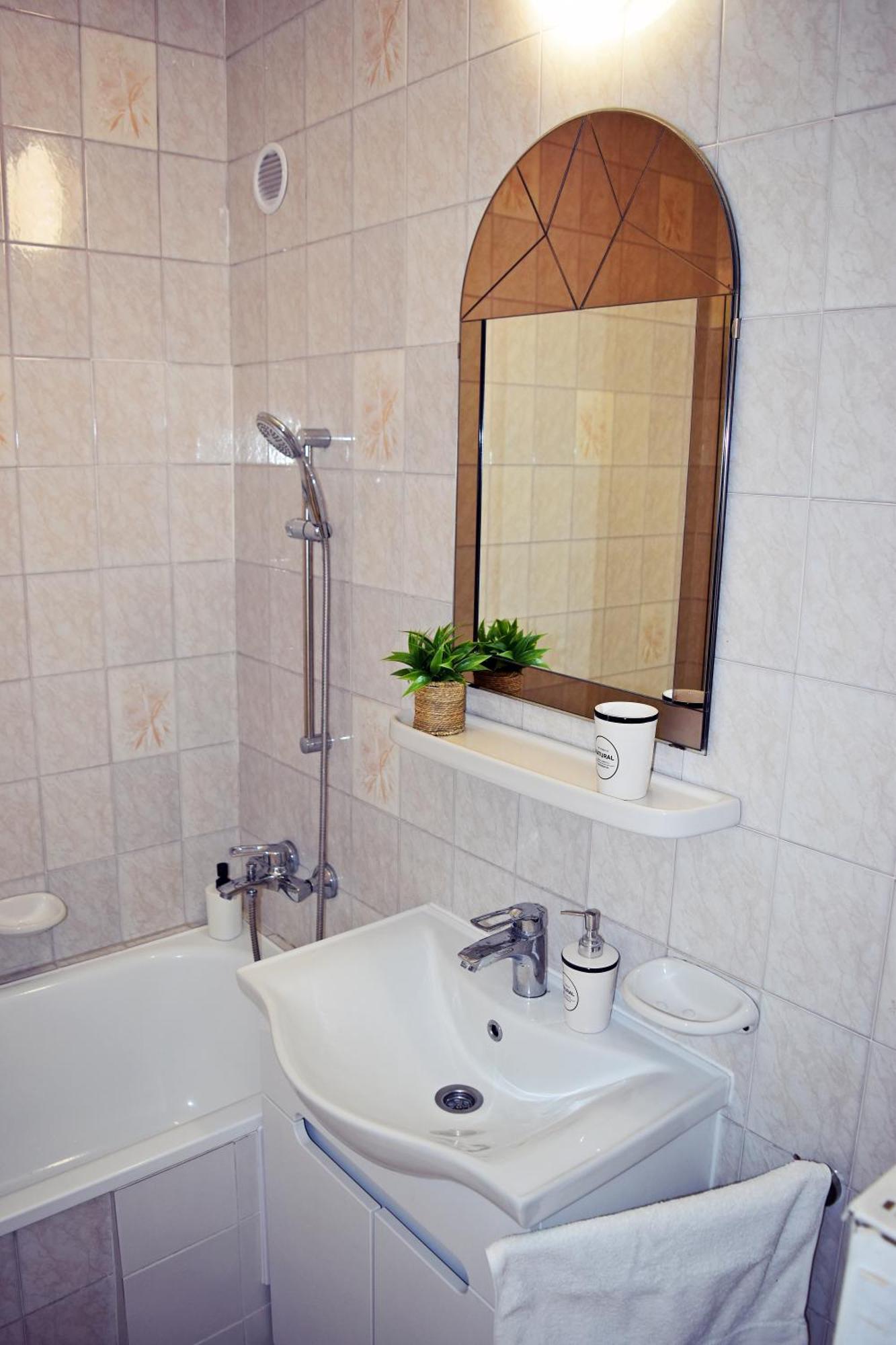 Belvarosi Classic Apartman 85 Square Meters Szombathely Exterior photo